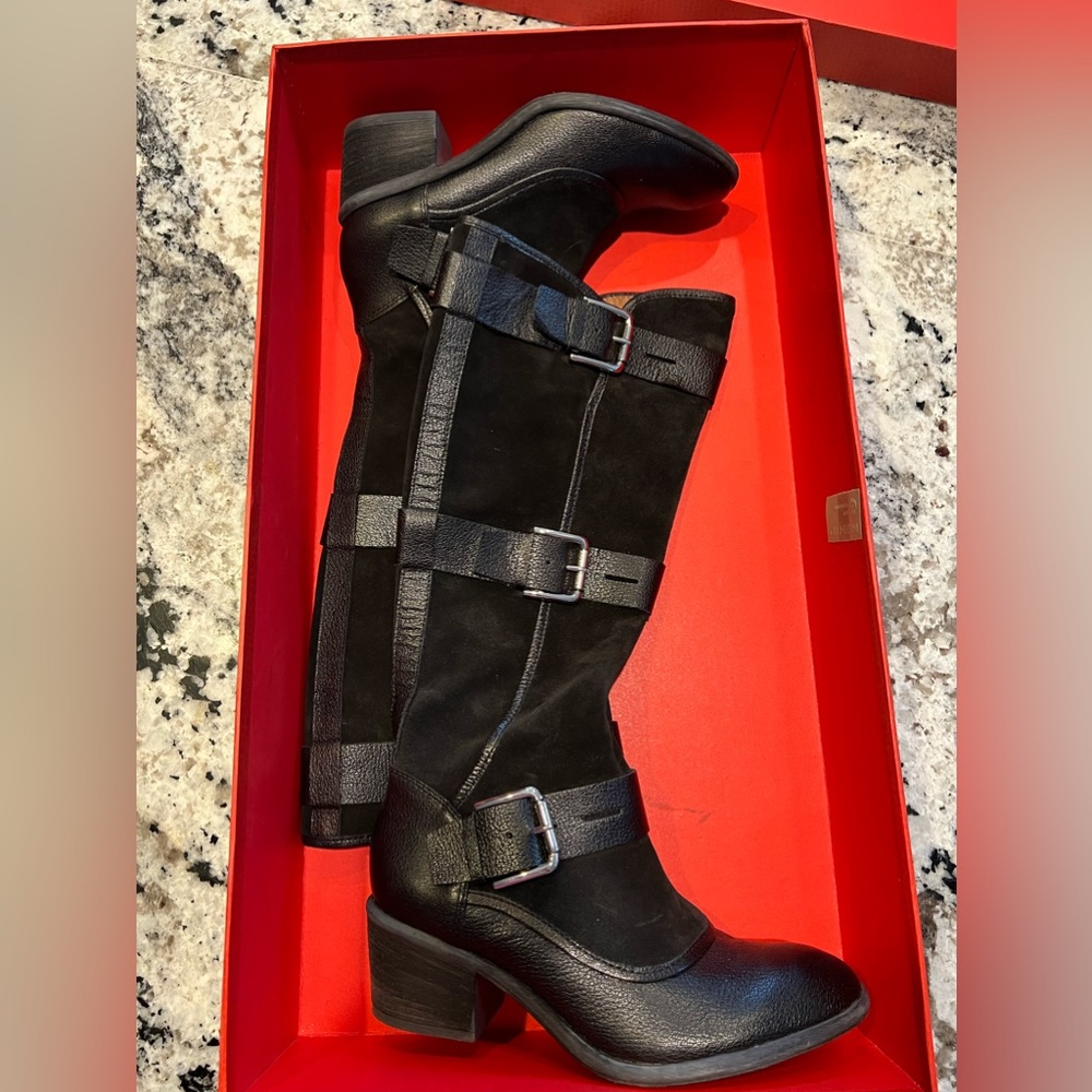 Donald J Pliner Black Suede boots